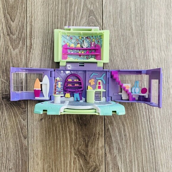 Vintage Polly Pocket Magic Movin' Sports Shop Playset (Origin, Mattel, 2000) - Picture 3 of 11